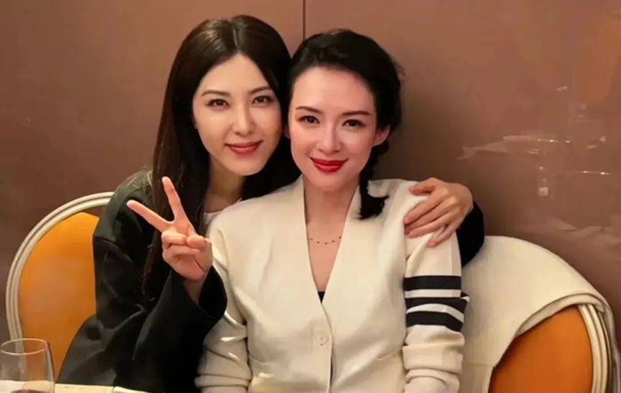 同样是44岁看了章子怡和高圆圆合照我才知道什么是顶级骨相