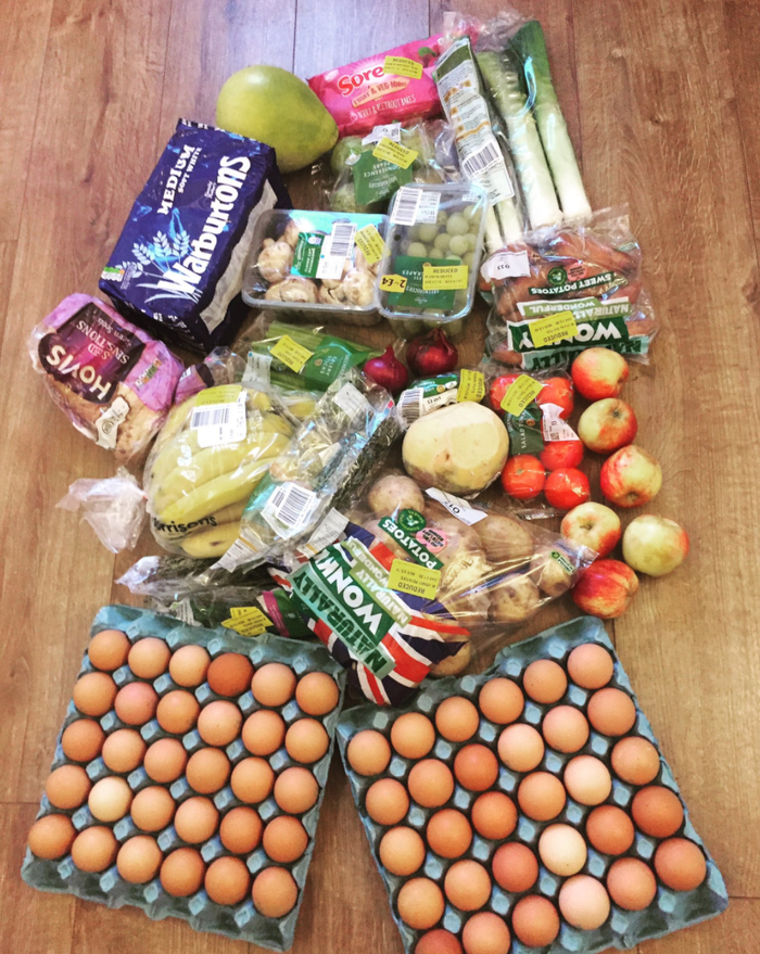 有人在 TGTG 上花 3 英镑买到的“剩菜盲盒”，图源：twitter / Helen Stebbings