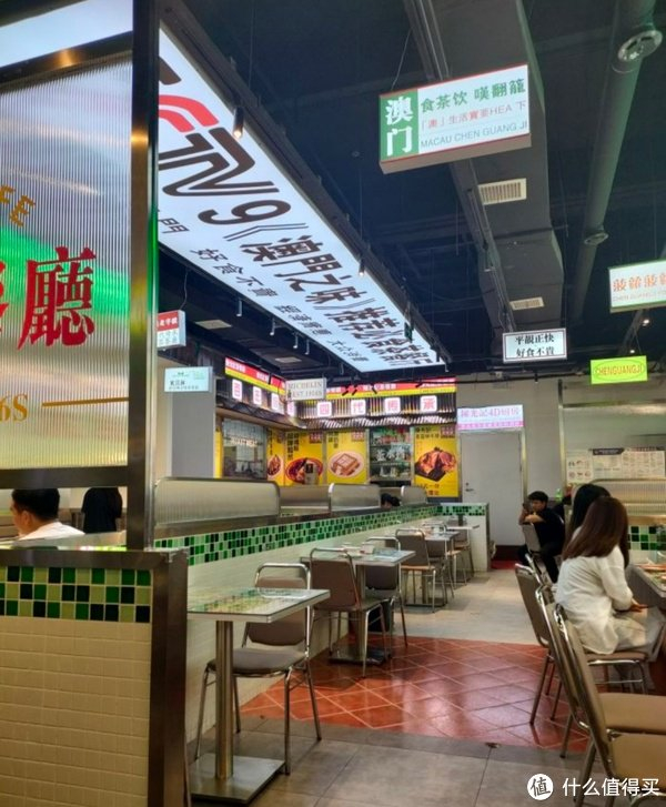 去昌建广场转,偶然发现居然也新开了一家澳门陈光记茶餐厅,作为港剧的
