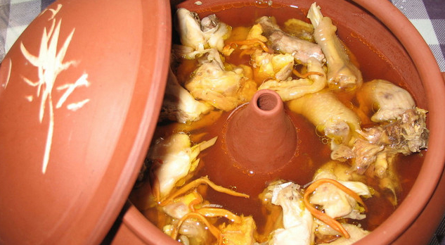 汽锅鸡 红河州委宣传部 供图