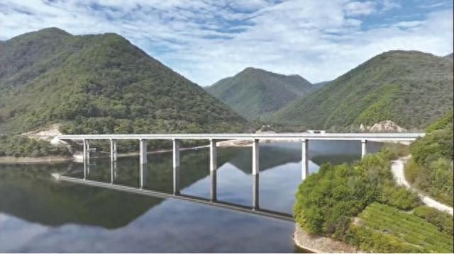 被誉为“最美边境公路” 本组图片 白山市交通运输局供图