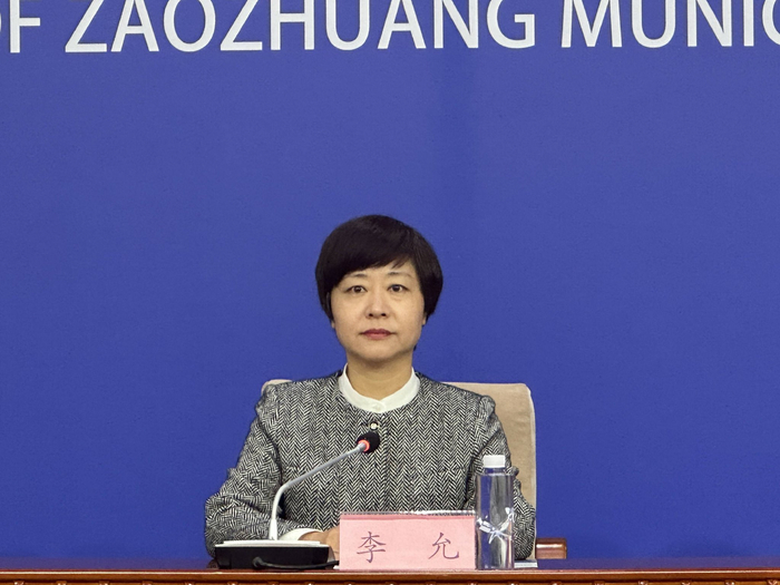 市城市管理局副局长,新闻发言人李允,市城市管理发