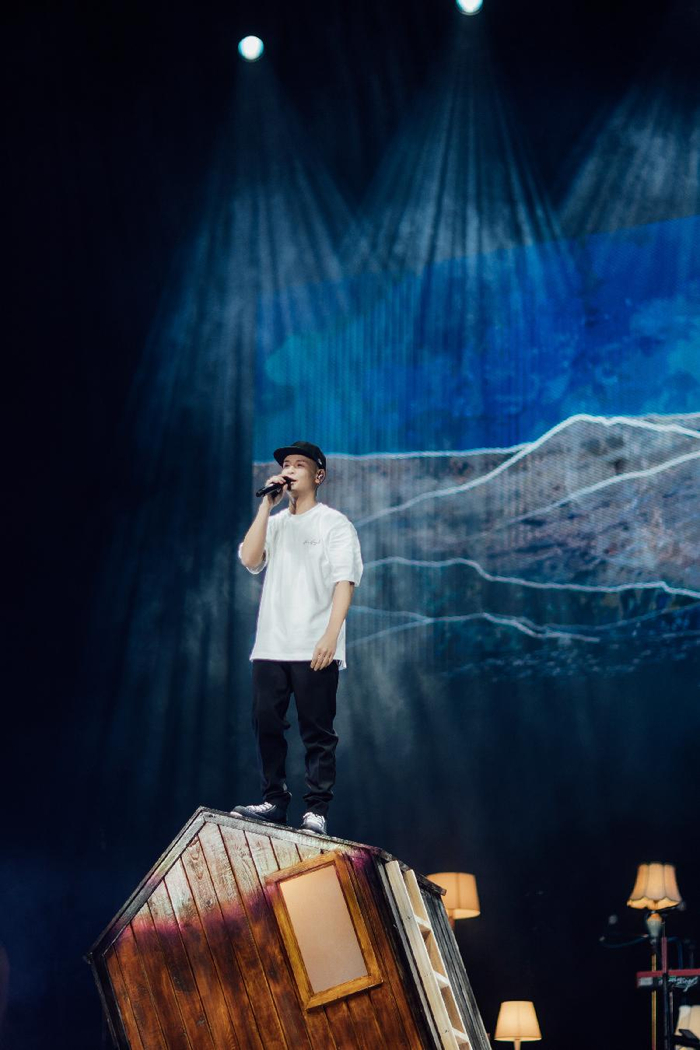 经典金曲大合唱 侧田广州开唱人气爆棚|侧田|歌迷|演唱会_新浪新闻