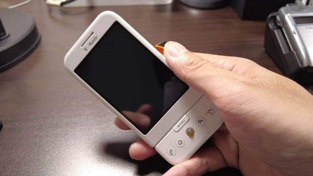 世界上第一款安卓手机htc火腿肠g1侧滑全键盘轨迹球滚珠