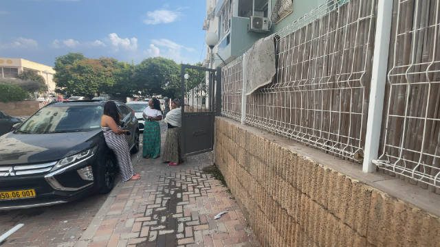 以色列南部港口城市阿什凯隆,受袭当地居民区……__财经头条