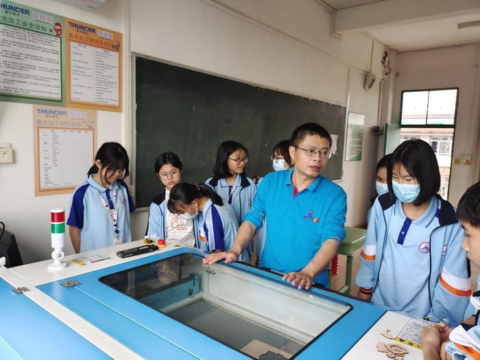 广州市从化区鳌头中学醒狮文化激潜能科技教育活发展