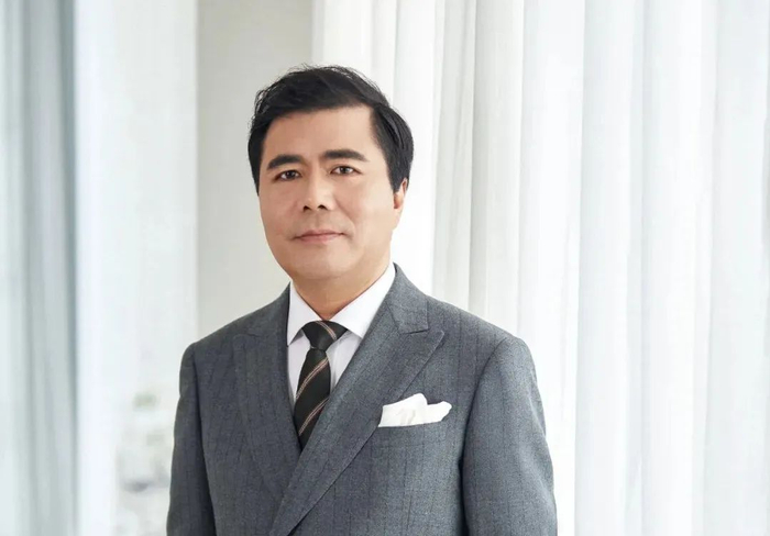 10月10日深夜，碧桂园旗下物业公司碧桂园服务发布公告，服务公司12年之久的总裁李长江辞职。
