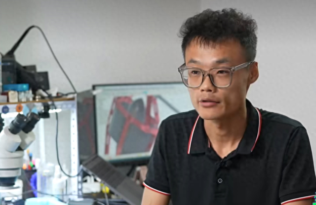 几年后聊起当年的意外,梁开宇坦言:"这场意外有点命中注定的味道.