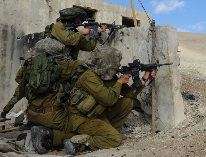 以色列女兵为啥用m4国产的塔沃尔不香吗丨轻武专栏