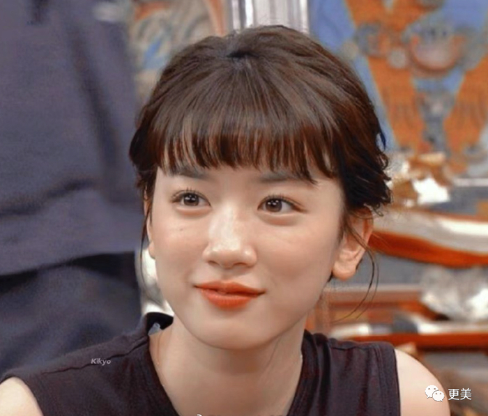 这次永野芽郁无疑也是,之前有日系洋气感加持,轻微的印第安纹反而让她