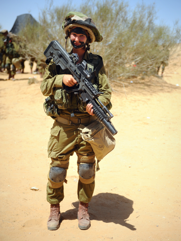 以色列女兵为啥用m4?国产的塔沃尔不香吗?丨轻武专栏