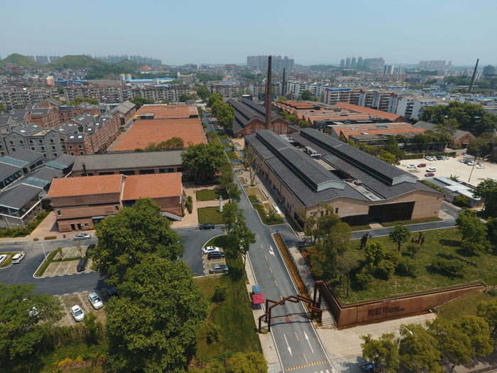 图为景德镇陶溪川文创街区。受访者供图