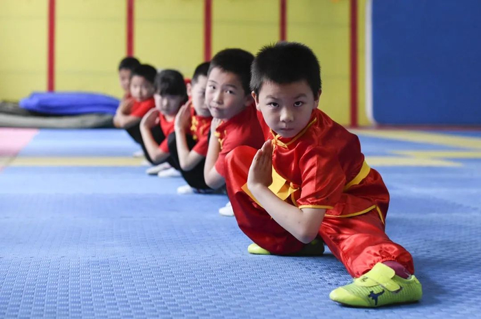 ▲小朋友在校外培训机构练习武术