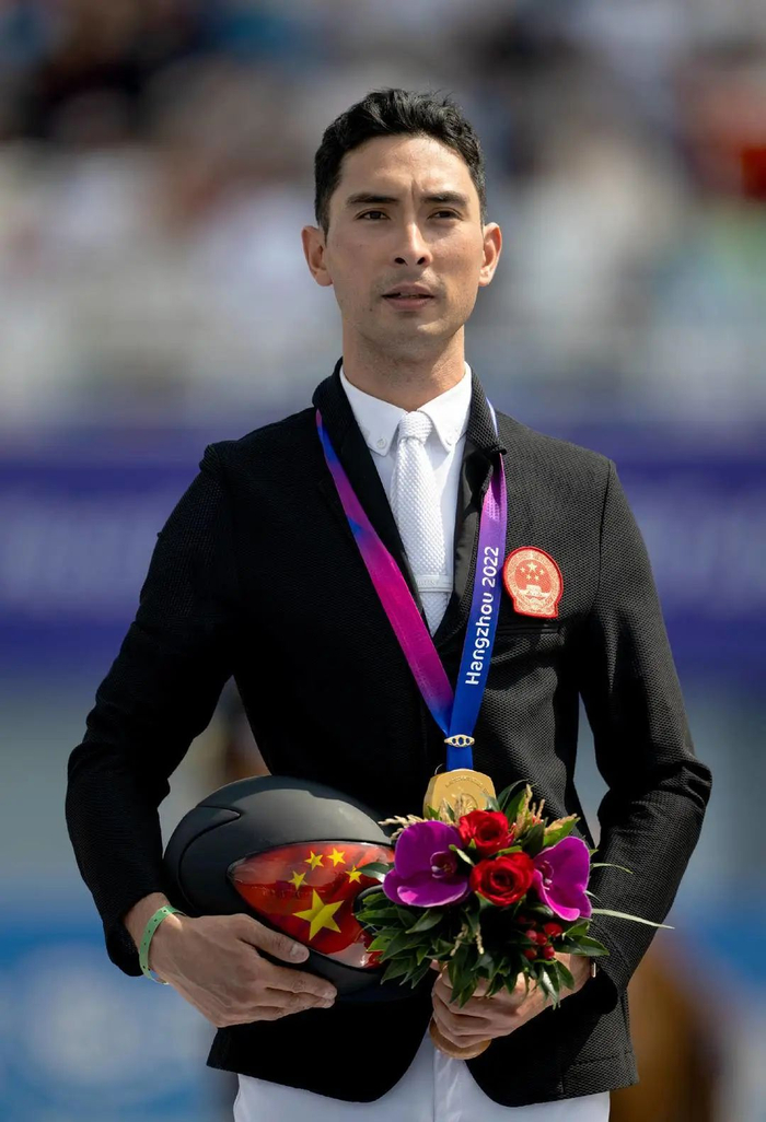 华天在颁奖仪式上