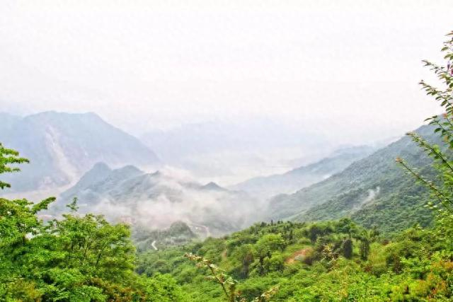 地址:导航龙凤村即可,自驾2h门票:不要门票九峰山徒步长度:6.