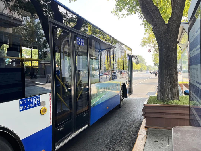 顺23路新增府前中街站（国泰商场北侧）。