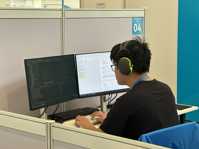 庞泽锐在比赛过程中。