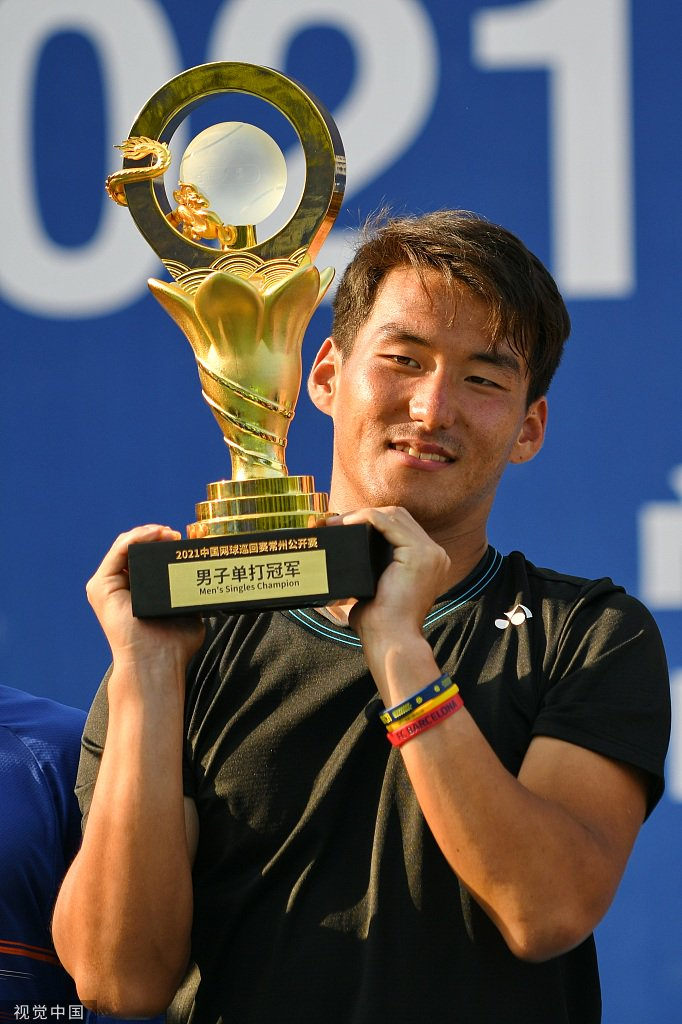 深一度网球少年布云朝克特悬崖上会开出黄皮肤的花