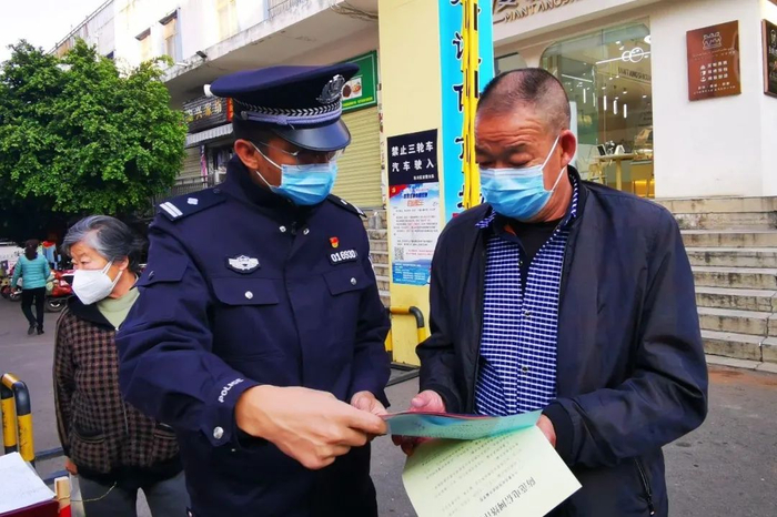 坐镇全面指挥,一线督战,区公安局党委委员,副局长李宏平带队参与清查