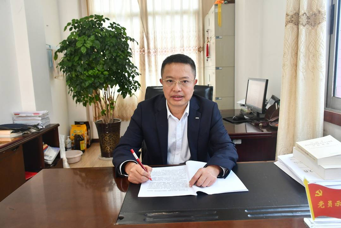 牢记初心勤育人 躬身教育启新航 内江二中四名教师获评内江市名师工作