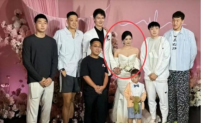 正式结婚,老婆气质身材不输詹娜,事业爱情双丰收|王哲林|福建队|詹娜