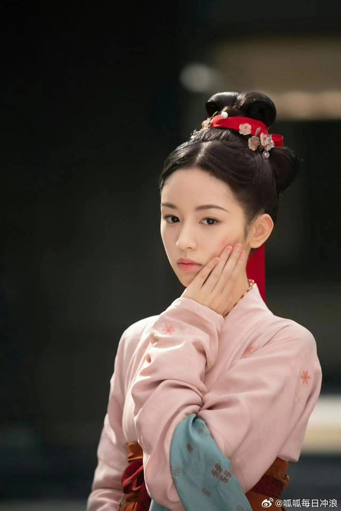 周也古装真的好美,披头散发也美得心动,名门贵女代入了!
