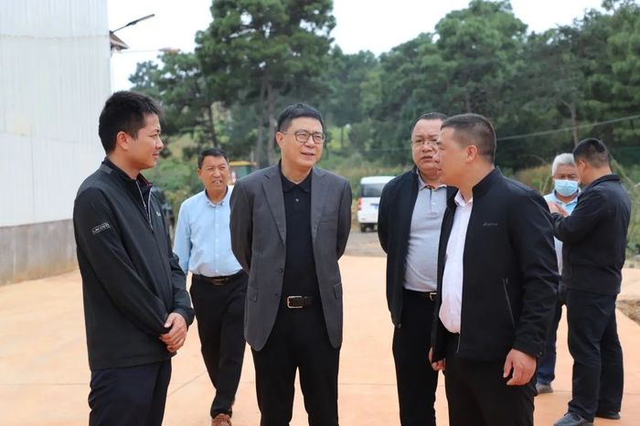 应亥宗率州委调研组到石屏县调研