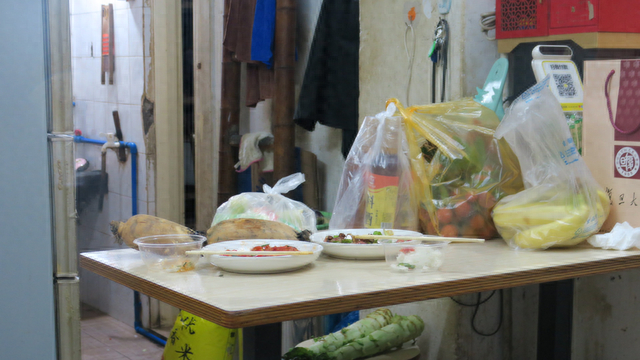 “湘味小厨”的餐桌。复旦大学新闻学院学生 左聿瑶 图