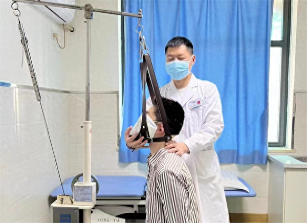 盲人医疗按摩师胡煜:推拿正骨治疗颈椎病,自有一套