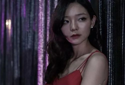 还记得忠武路女演员李絮吗?电影节红毯赢了…|李絮_新浪新闻