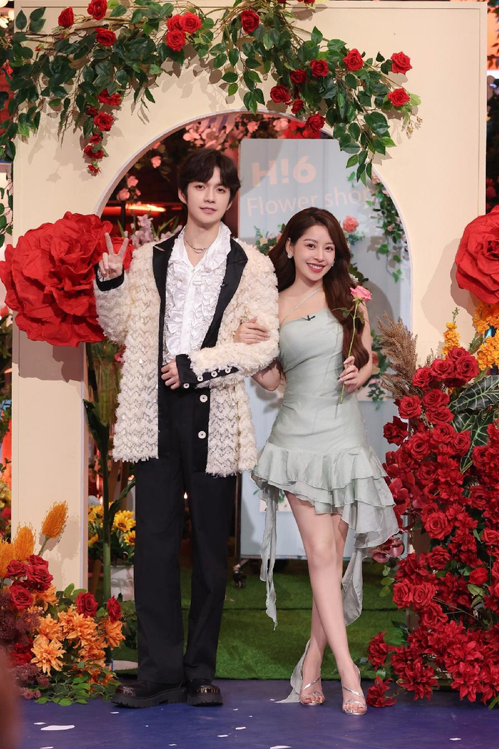 芝芙"表白"丁程鑫 好六街打响"玫瑰守护战"|玫瑰|张颜齐|吴昕_新浪