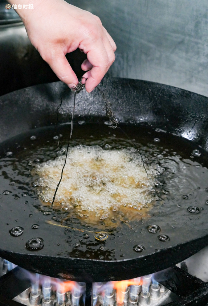 炸芋角非常考验师傅的耐性