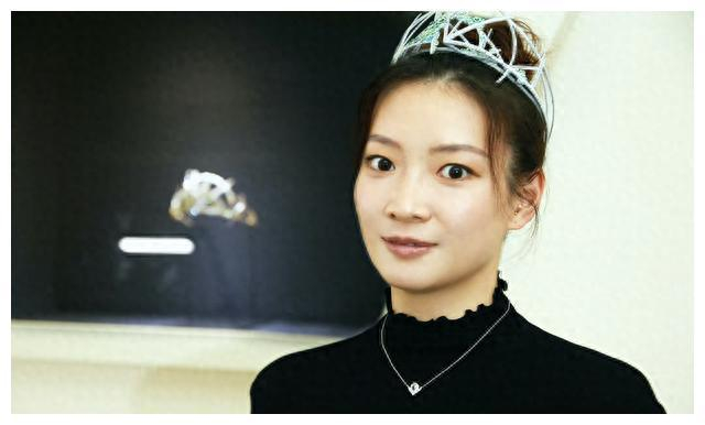 实力与颜值并存,英姿飒爽明艳动人|黄雅琼|世界冠军|球技_新浪新闻