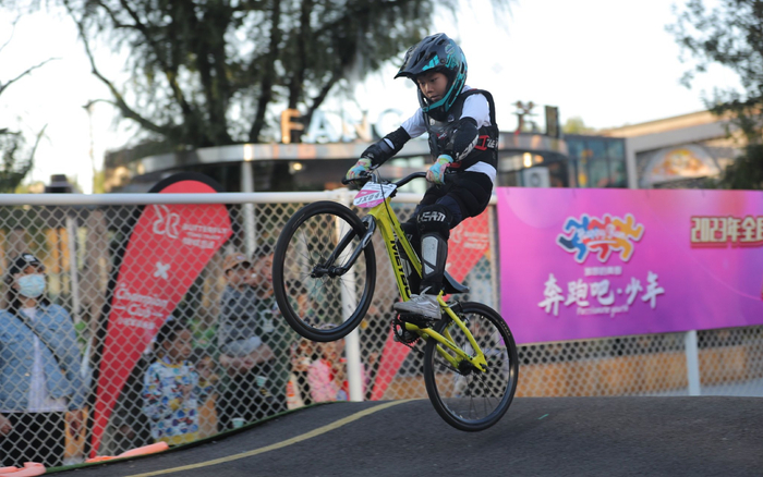 选手参加bmx小轮车比赛. 主办方供图