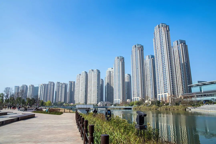 中国湖南长沙梅溪湖公园房地产开发。（图/图虫创意）