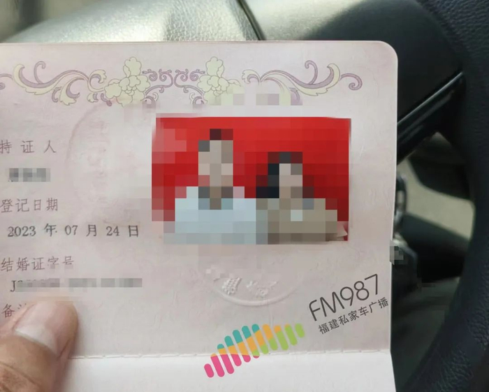 7月24日，唐先生与杜女士登记结婚