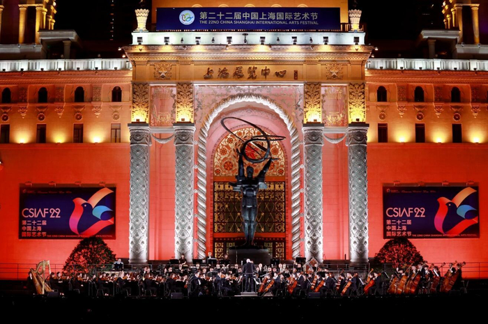 以创新迭代办节,全力打造盛典为目标,对标维也纳美泉宫夏夜音乐会等