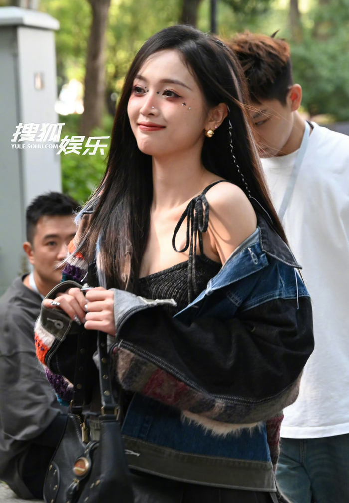 上海时装周看秀明星look 吴宣仪,周雨彤,周洁琼,许佳琪|吴宣仪|周雨彤