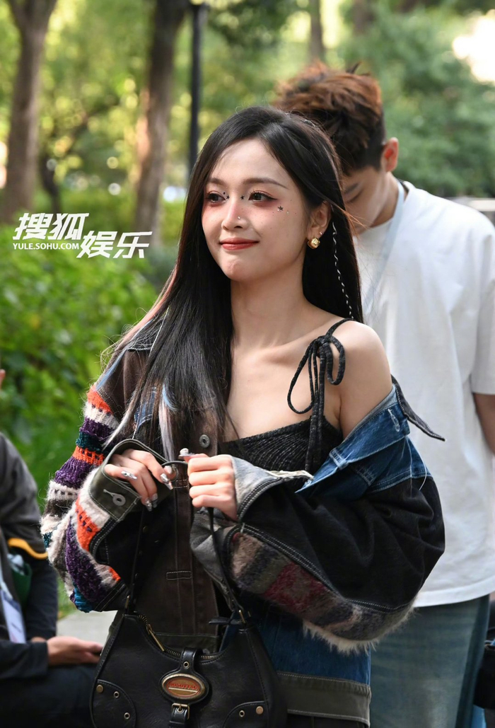 上海时装周看秀明星look 吴宣仪,周雨彤,周洁琼,许佳琪|吴宣仪|周雨彤