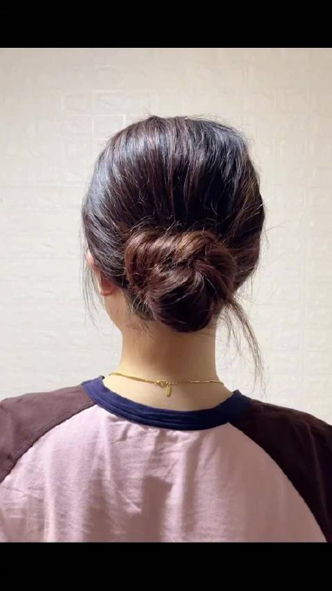 来个一根皮筋版的低丸子盘发动作已经很慢了能看懂吧