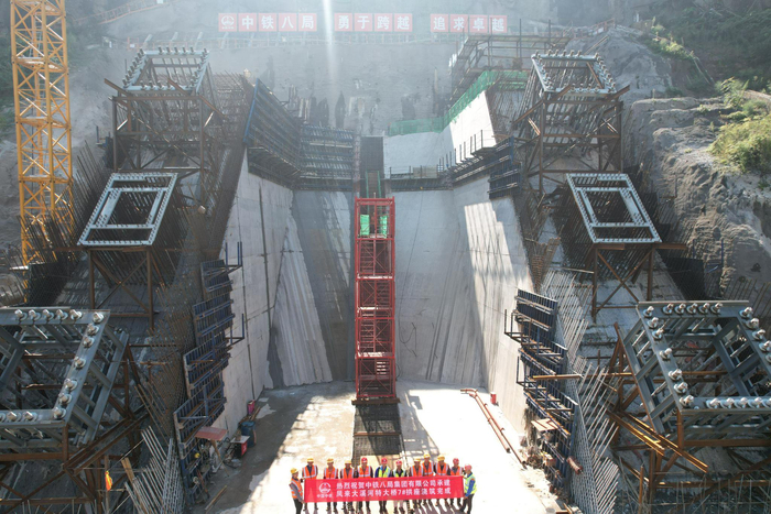 武两高速公路凤来大溪河特大桥7号拱座完成施工。中铁八局供图