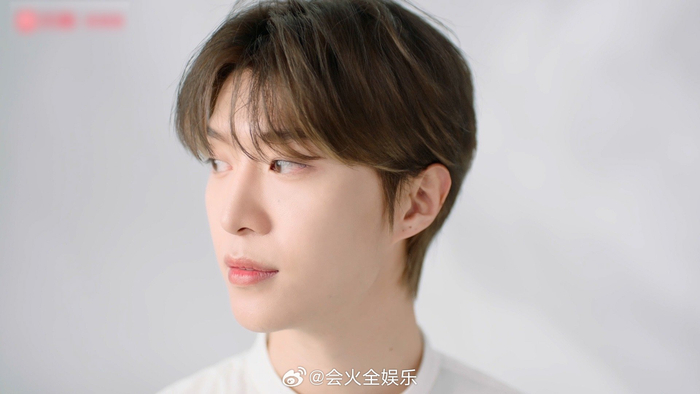 你问我什么是贴脸开大,就是看到这个视频里的范丞丞