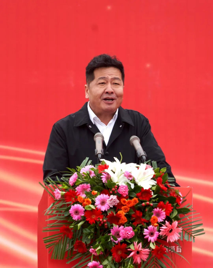 黄河能源科技集团董事长马文义指出:成立内蒙古千峰水泥集团,为的是更