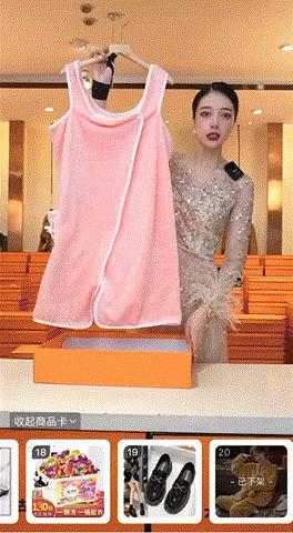 抖音账号“郑香香”正在“过品直播”