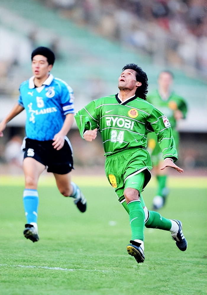 大连足球史上今天:1998年大连万达0-0北京国安,11连胜戛然而止|王涛