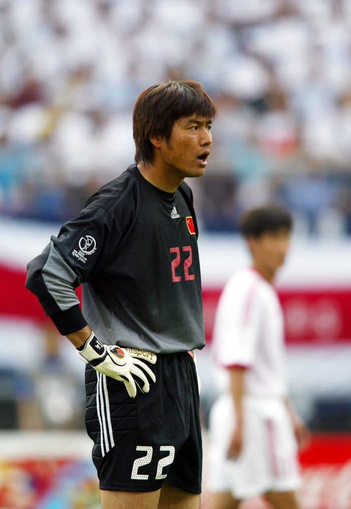 助阵中国明星足球队,高峰风采依旧,国足参加世界杯门将满头白发|江津