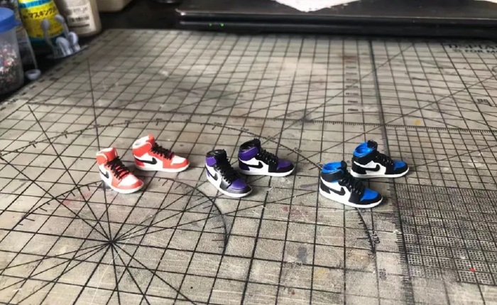 那天下午,他倒在自己的小工作间,手里正握着给顾客定制的高跟鞋小模型