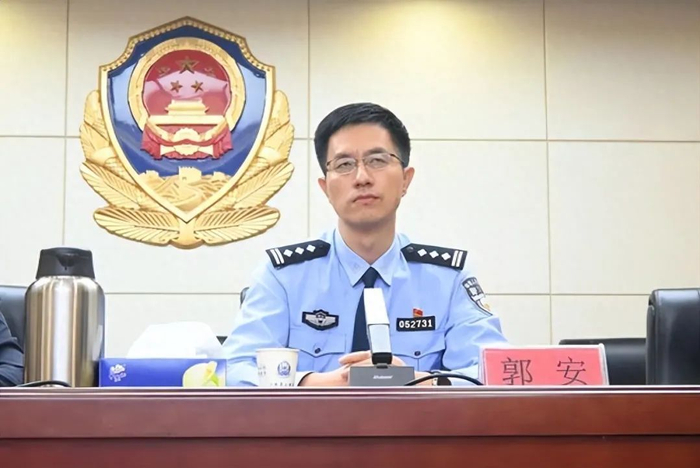 县公安局局长的郭安,1975年5月出生,湖北松滋人
