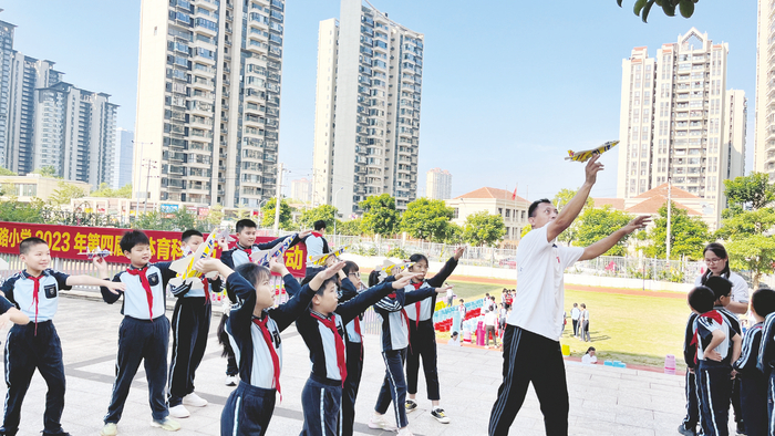     南宁市邕宁区江湾路小学举行第四届体育科技节。 （周信昕 摄）
