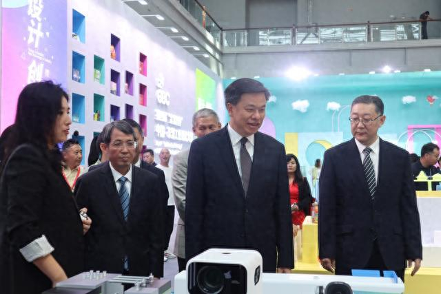 第13届汽博会开幕柳产汽车集中亮相